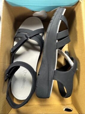 BareTraps Women's Black and Light Gray Cross-Strap Sandals